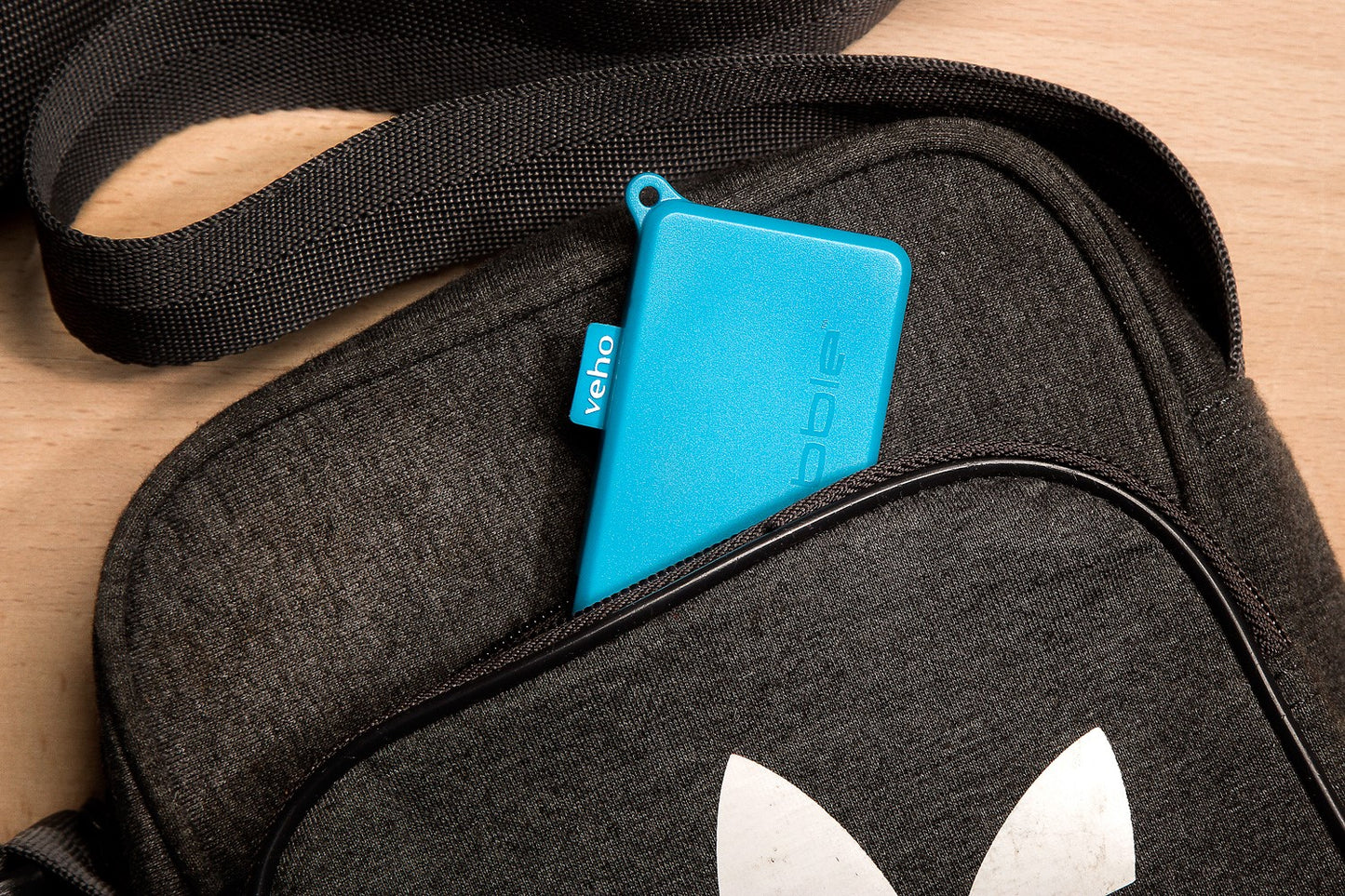 Veho Pebble POKKET 1000mah micro sized keyfob power bank - Blue